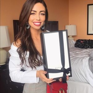 Meet your Posher, Hana